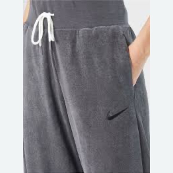 Nike Size 1X Standard Fit High Rise Full Length. New With Tags. - Picture 3 of 8